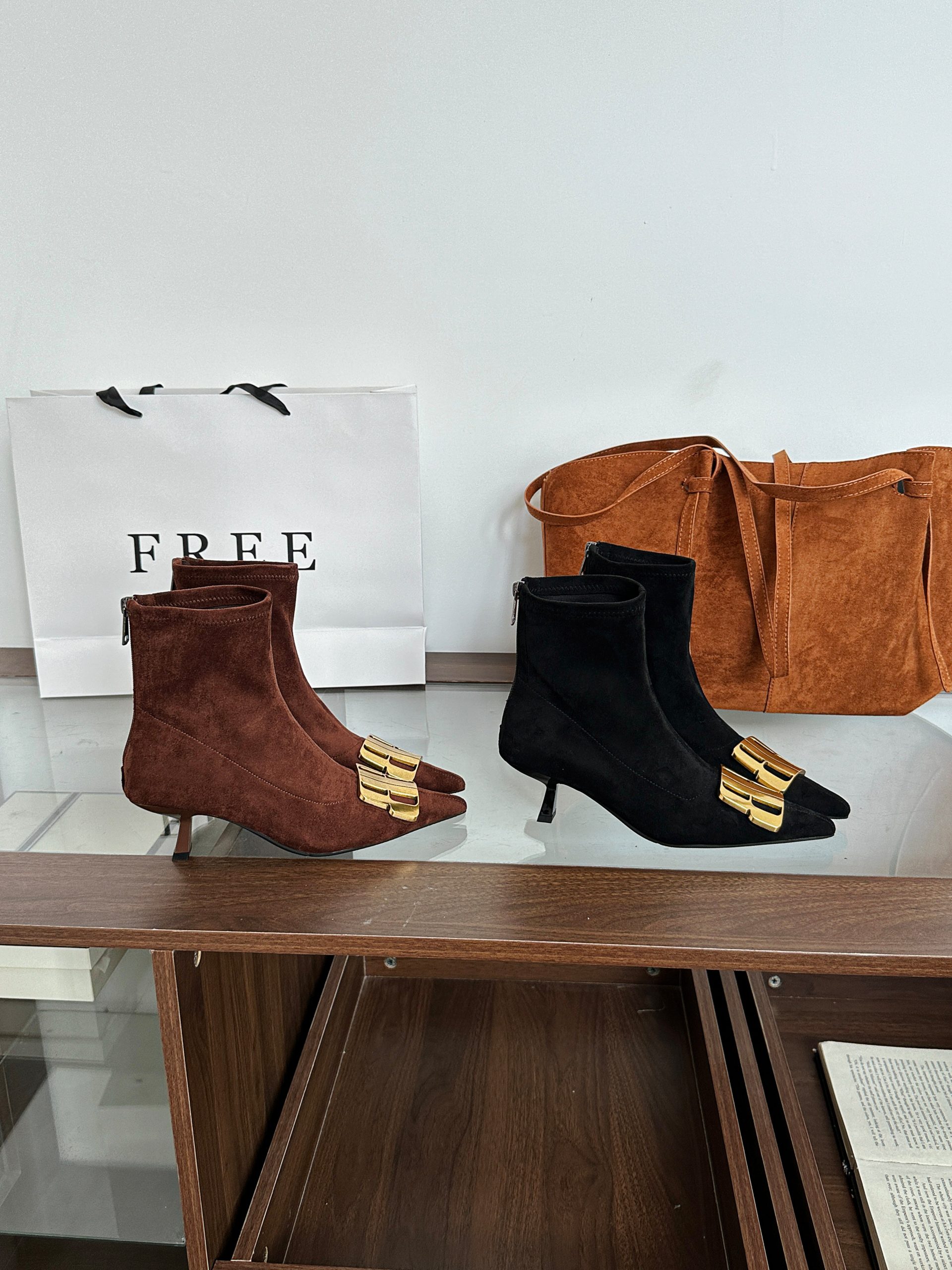 2025 New Pointed Toe Kitten Heel French Style Ankle Boots for Women with Buckle Fashion Slim Boots - Image 4