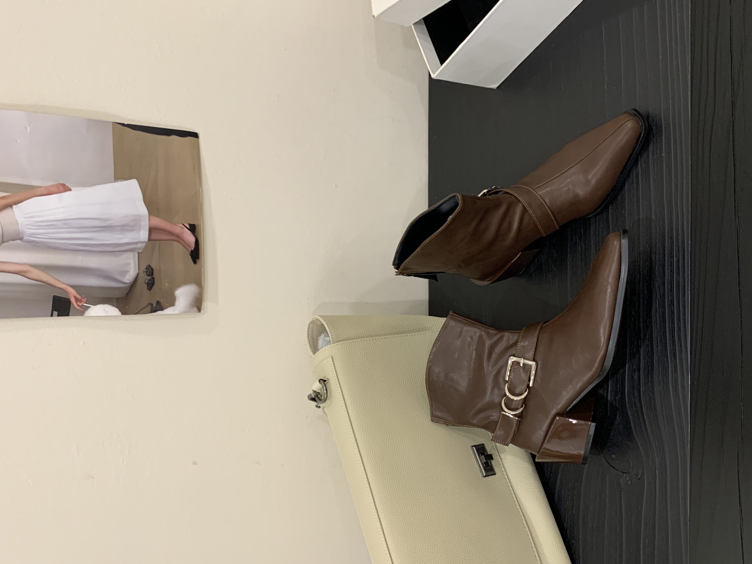 2025 New Retro Square Toe Chunky Heel Simple British Style Fashion Versatile Metal Buckle Martin Boots Women - Style 107c33 - Image 2