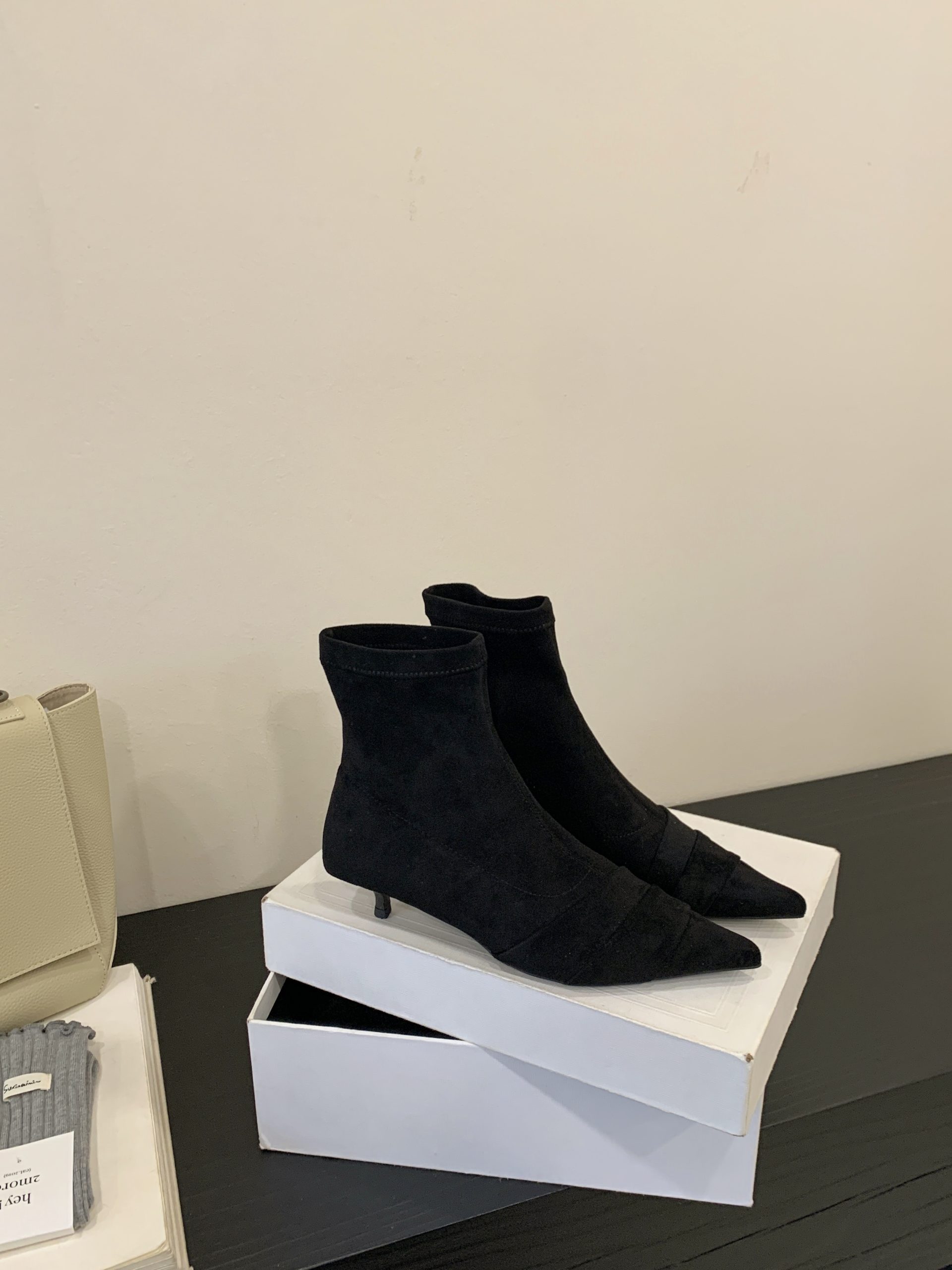 2025 New Style Small Heel Pointed Toe Slim Ankle Boots Women's Suede Short Boots - Image 2