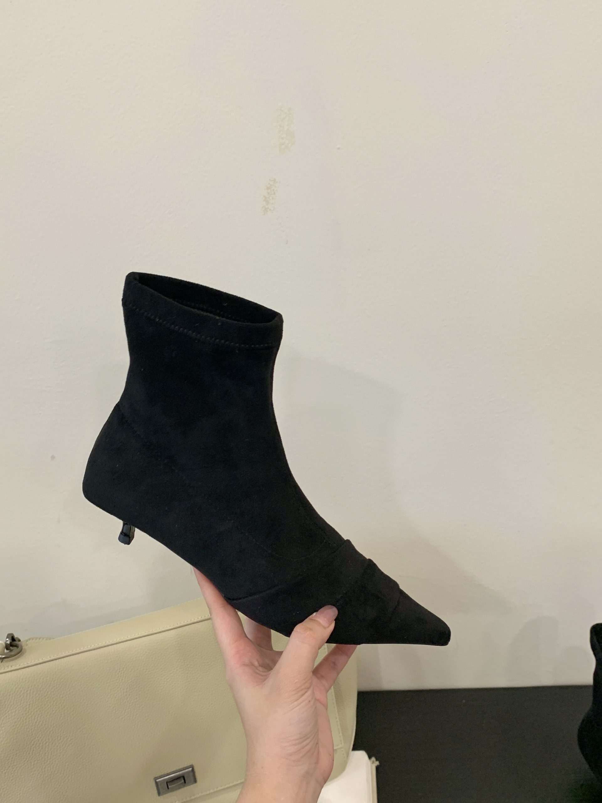 2025 New Style Small Heel Pointed Toe Slim Ankle Boots Women's Suede Short Boots - Image 3
