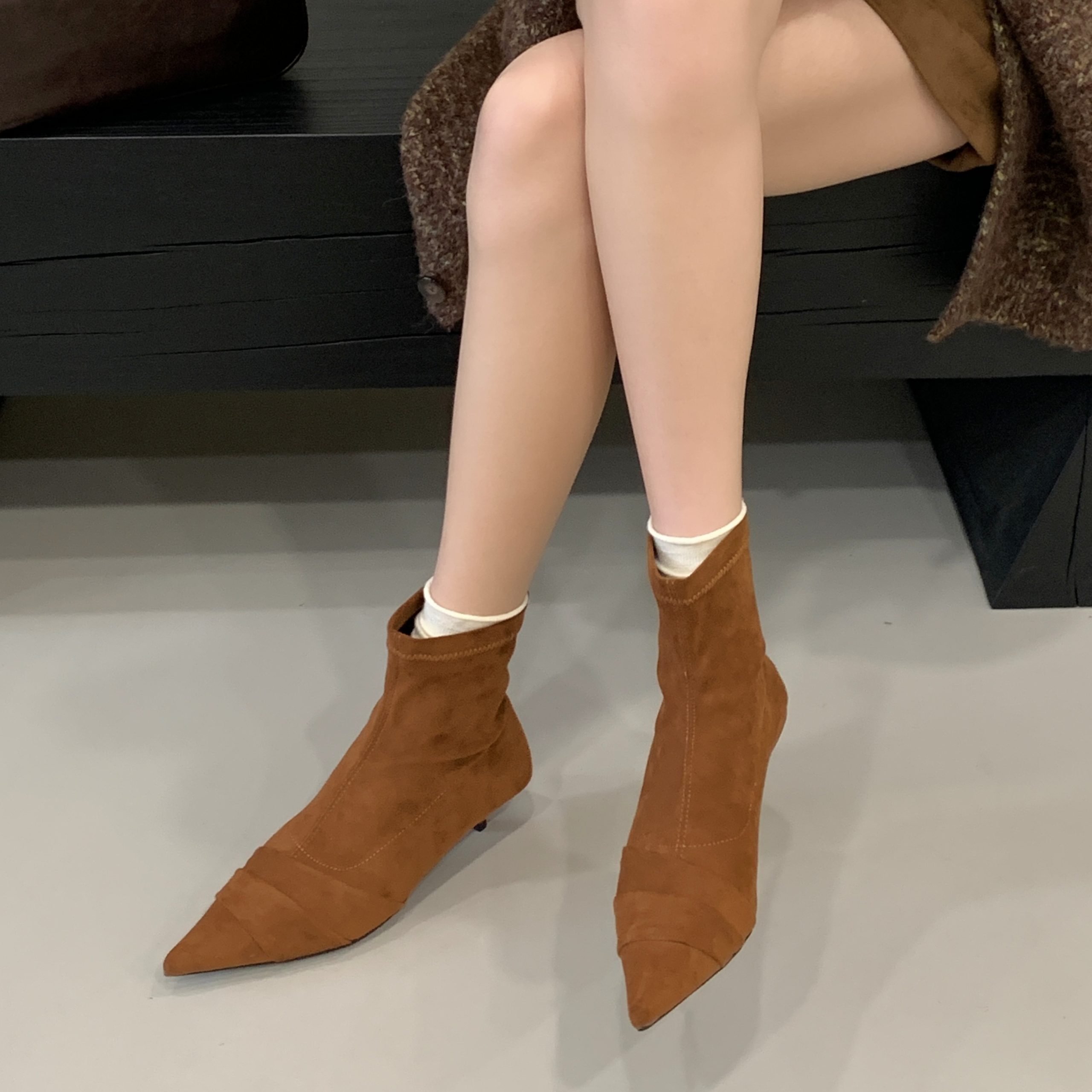 2025 New Style Small Heel Pointed Toe Slim Ankle Boots Women's Suede Short Boots - Image 5